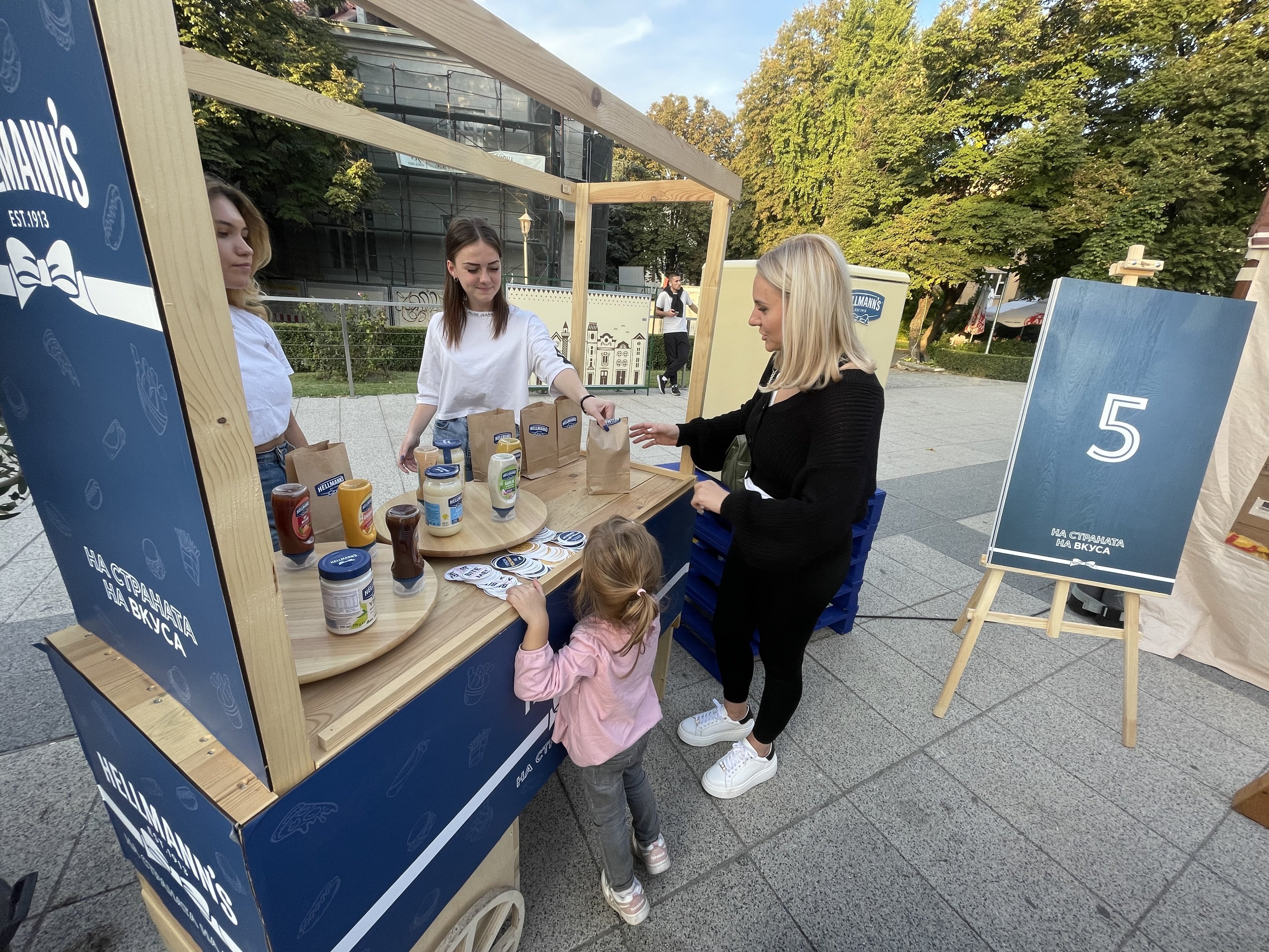 B+RED | Unilever 2023 - Hellmann’s - Fridge Activation