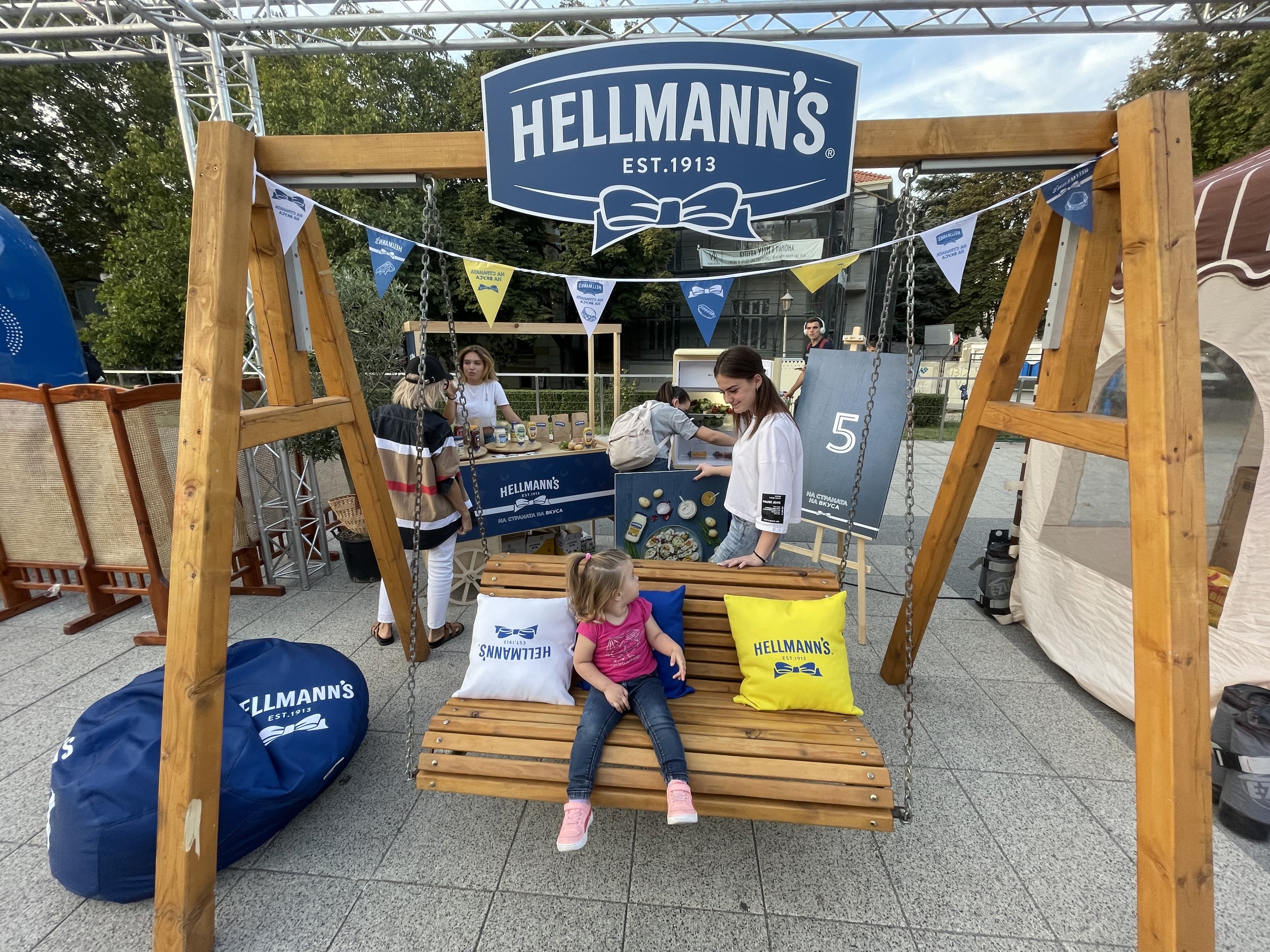 B+RED | Unilever 2023 - Hellmann’s - Fridge Activation