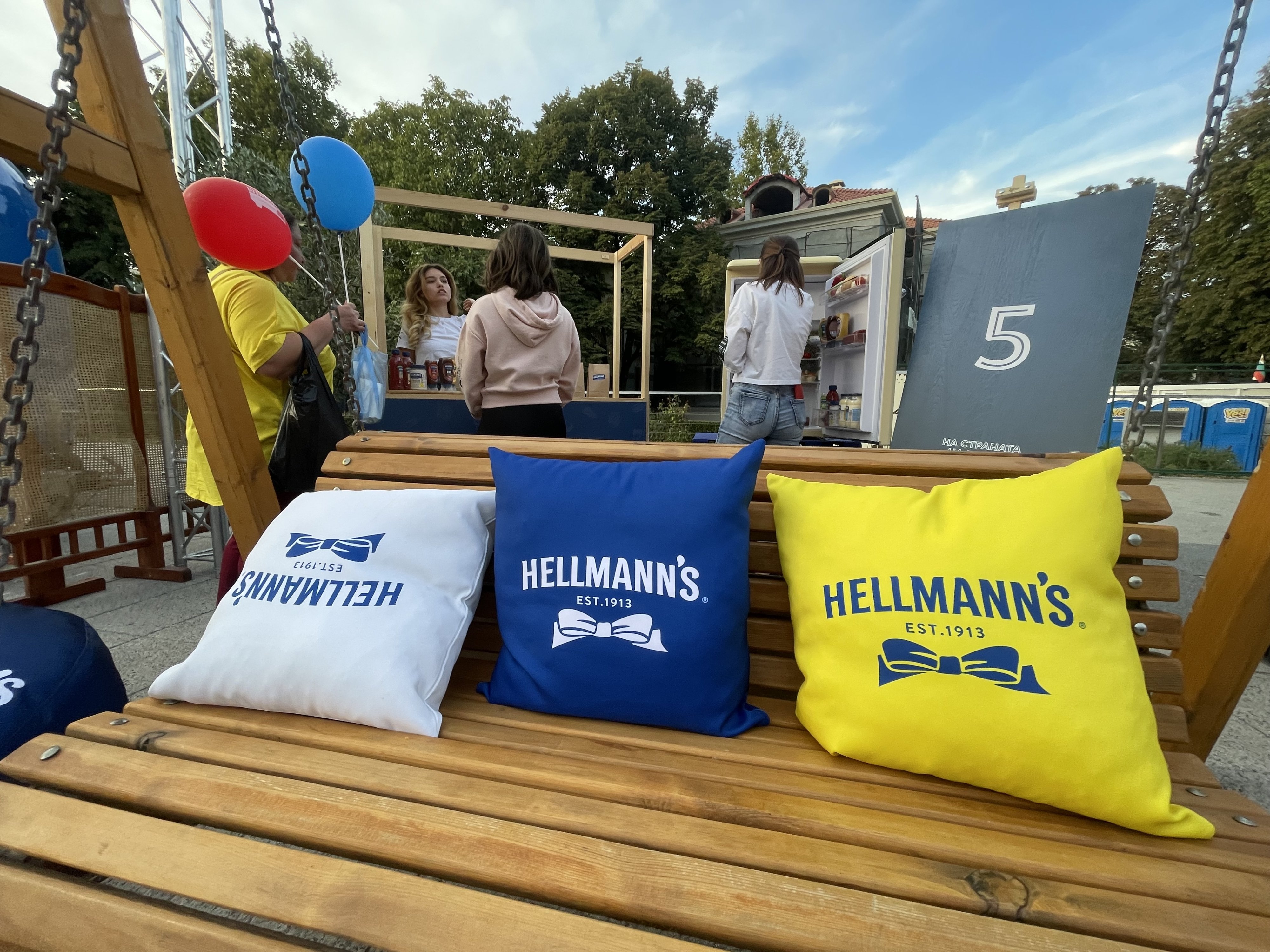 B+RED | Unilever 2023 - Hellmann’s - Fridge Activation