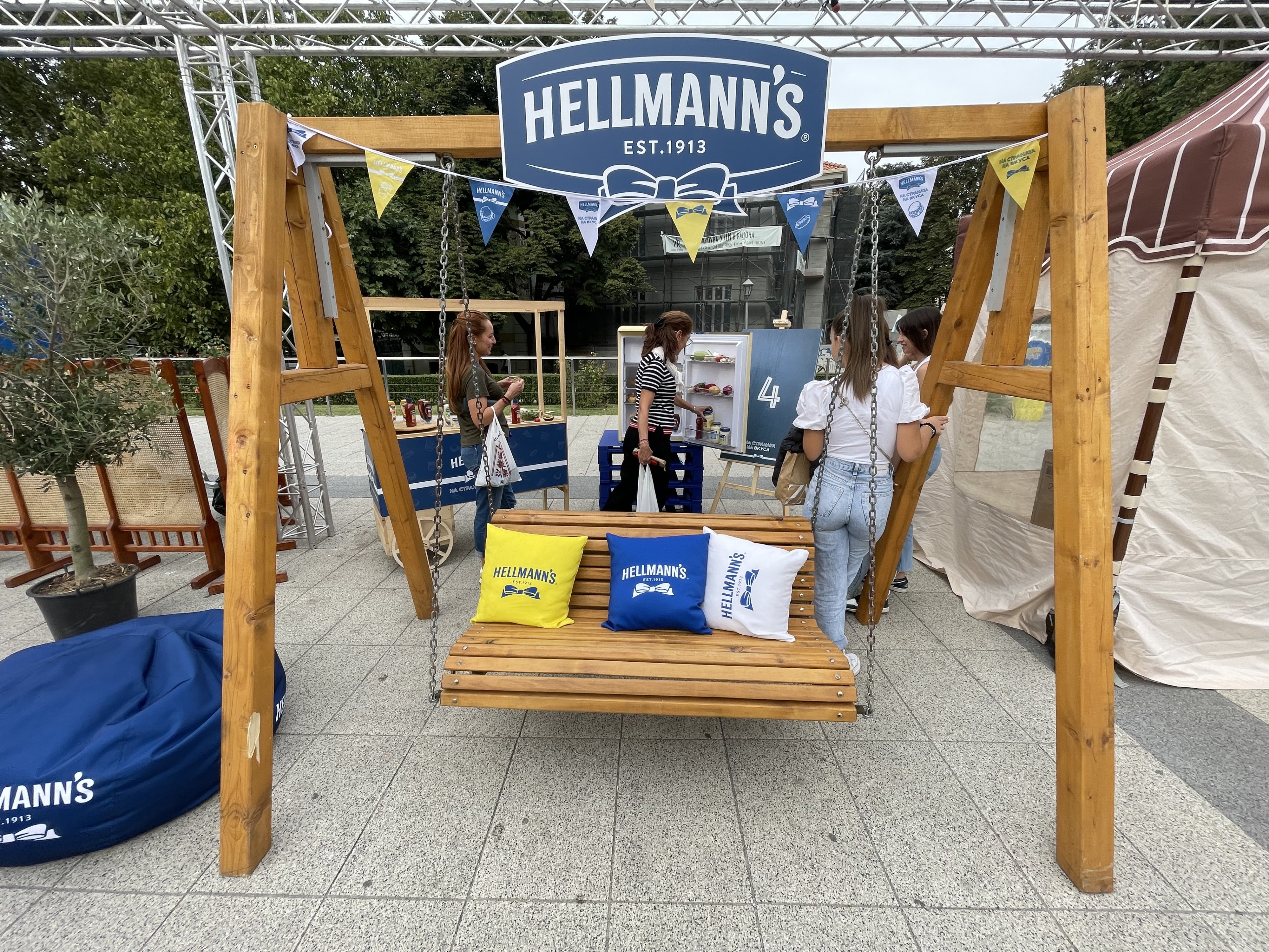 B+RED | Unilever 2023 - Hellmann’s - Fridge Activation